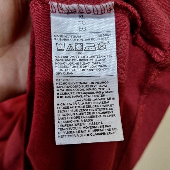 Old Navy Santa Christmas Tshirt - Picture 5 of 5